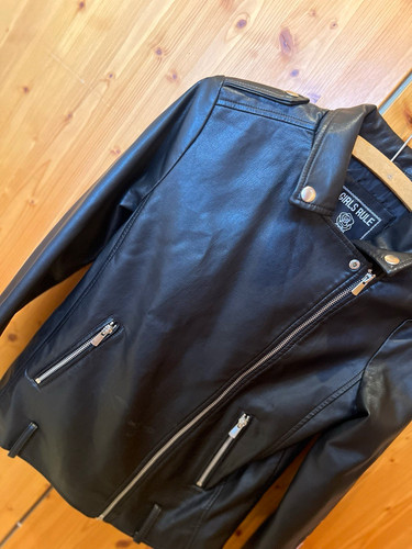 Schwarze jacke lederoptik - schwarze, in